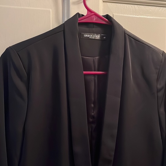 Black blazer - Picture 2 of 4